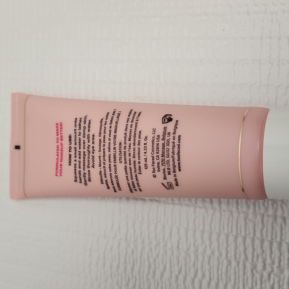 Too Faced HangoveRx Wash the Day Away pore purifying gentle foaming cleanser - Picture 4 of 5